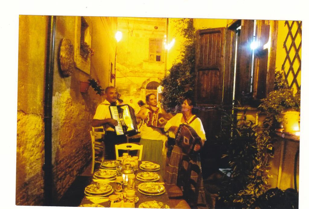 Casa Isabella B&B ロッカ・サン・ジョヴァンニ エクステリア 写真